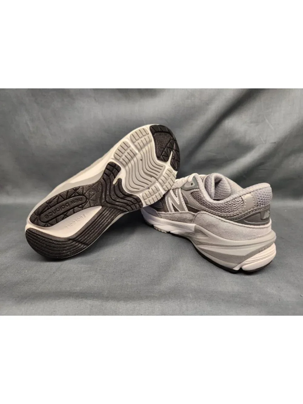 New Balance FuelCell 990v6 Sneakers PC990GL6 Grey White Kids Size 11 NEW NO BOX!